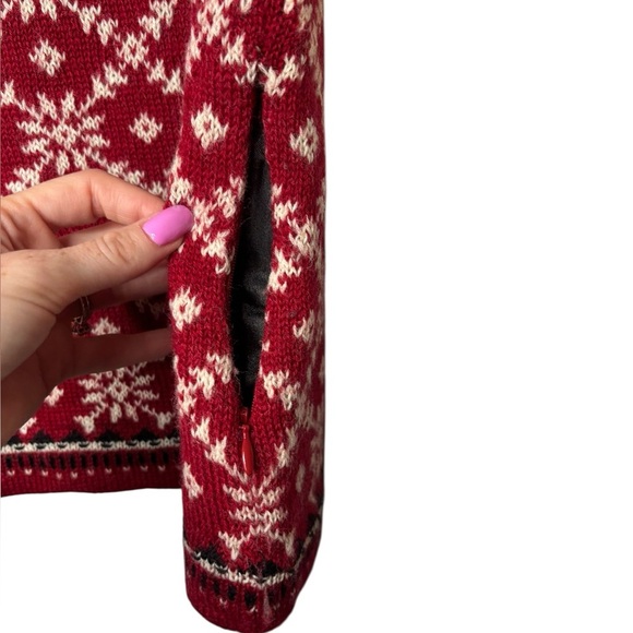 Icelandic Designs Wool Red Floral Knit Sweater Vest Size Small - Picture 11 of 14